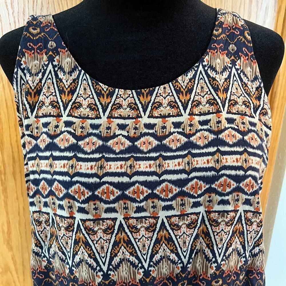 Dalia Collection tank top with liner, rounded neckline Women’s size M